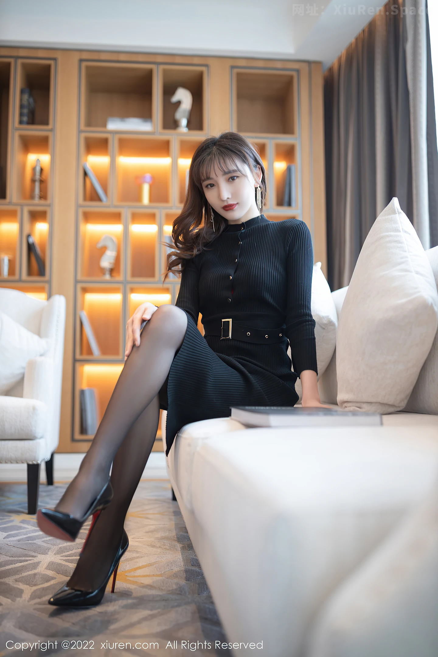 图片[4]-[XiuRen秀人网]VOL.4806 模特陆萱萱珠三角旅拍秘书日常红色蕾丝内衣配蕾丝袜诱惑写真78P-秀人网官方网站